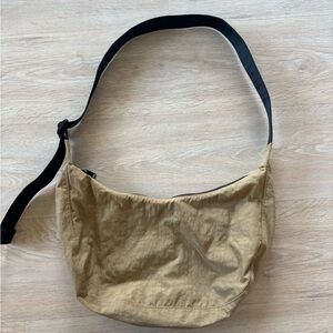 Baggu Medium Crescent Shoulder Crossbody Bag Purse Khaki Beige A1